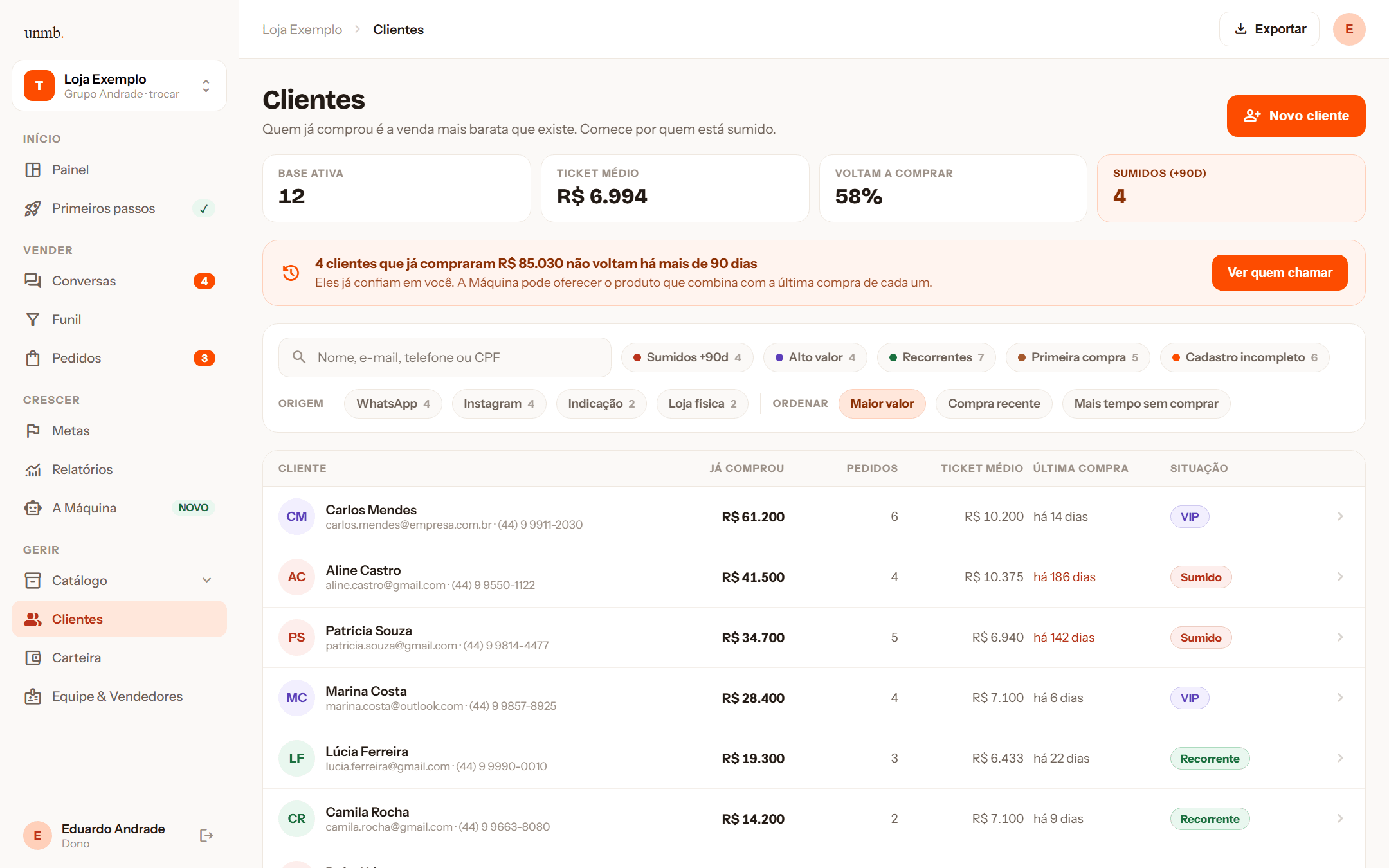 A base de clientes da empresa, com histórico e vendedor responsável.